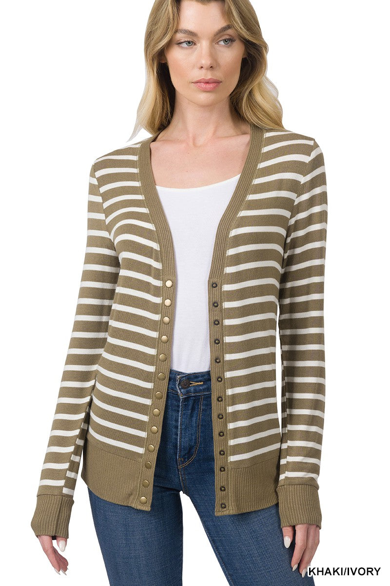CARDIGAN KHAKI/IVORY . STRIPED SNAP BUTTON CARDIGAN KHAKI/IVORY