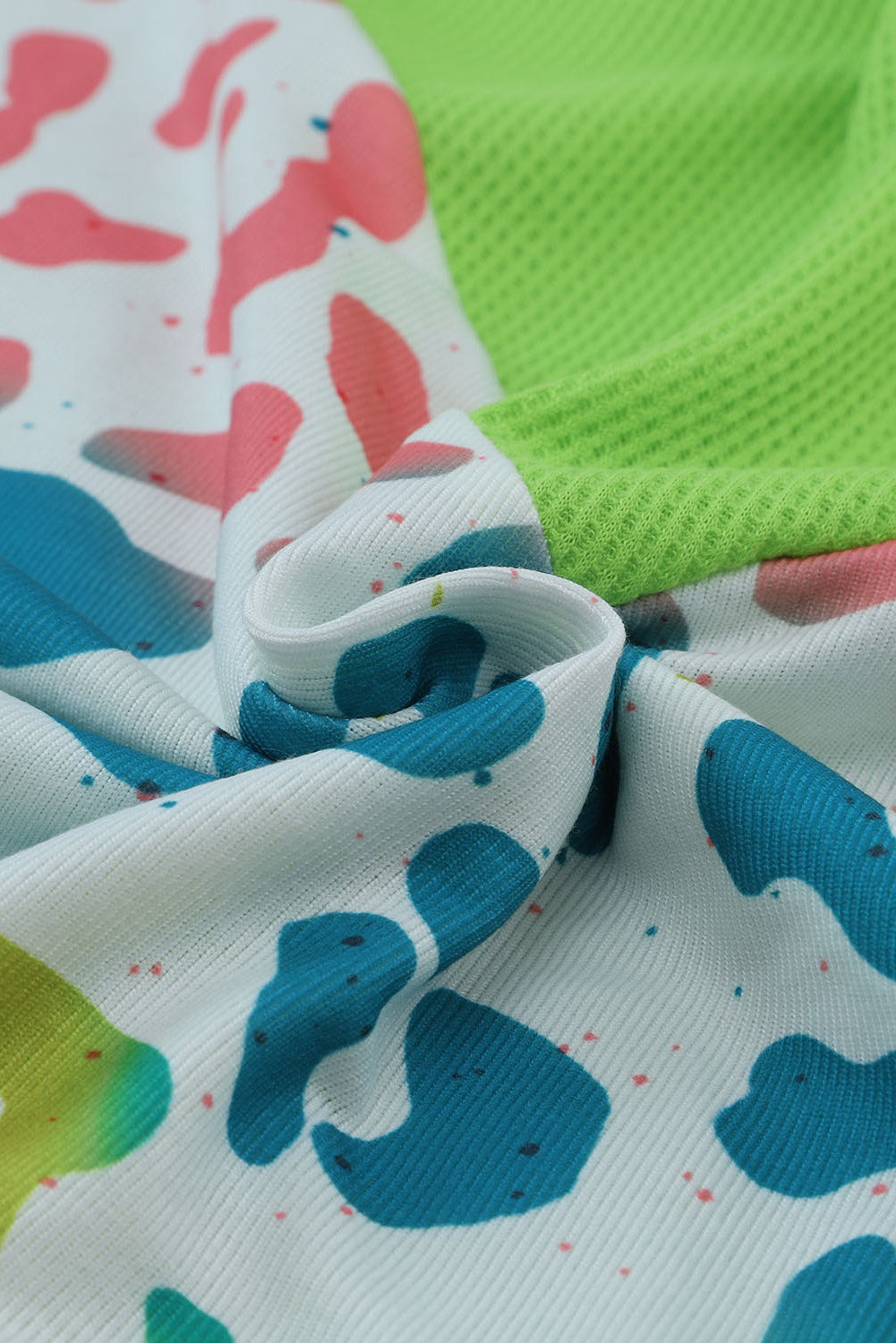 T-Shirt . Green Color Block Leopard Waffle Knit Patchwork T-Shirt