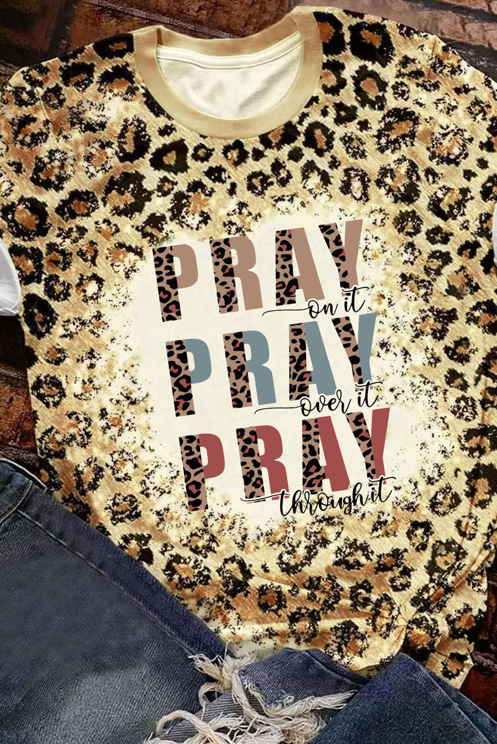 T-shirt  .  Leopard PRAY Print Bleached Leopard T-shirt