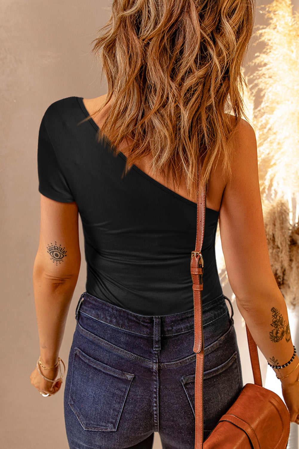 Bodysuit  .  Black One Shoulder Short Sleeve Bodysuit