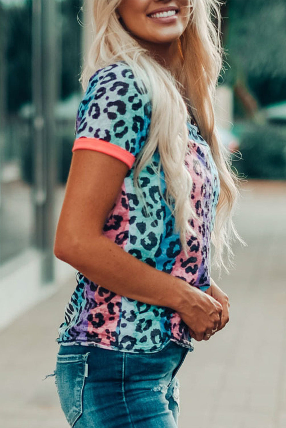 T-shirt  .  Multicolor Base Leopard T-shirt