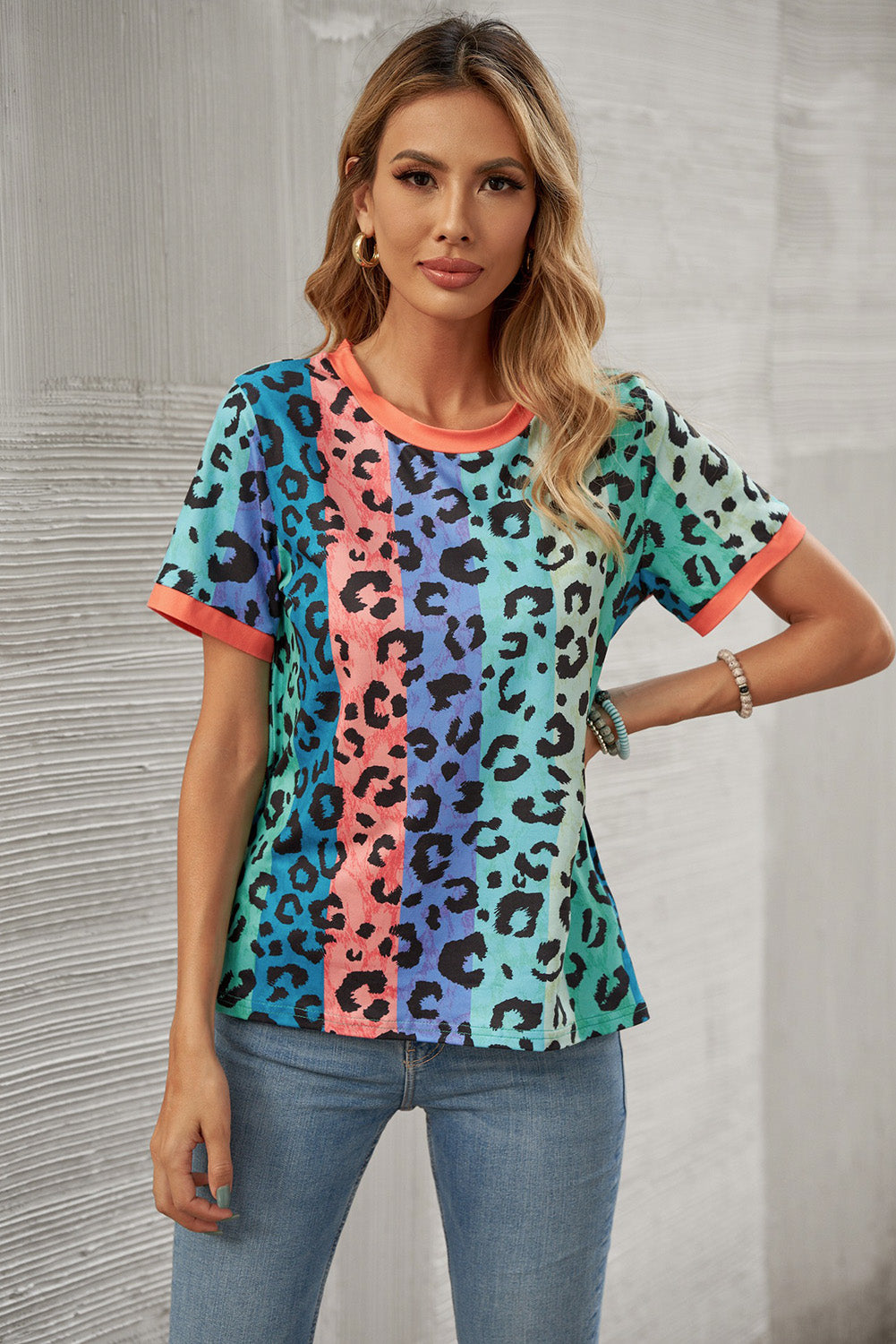 T-shirt  .  Multicolor Base Leopard T-shirt