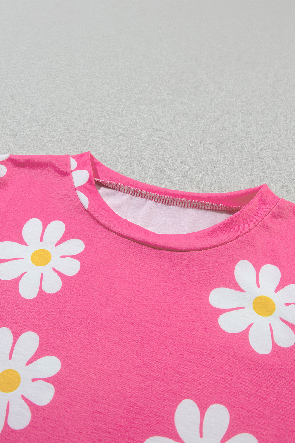 T Shirt  .  Pink Daisy Printed Crewneck T Shirt