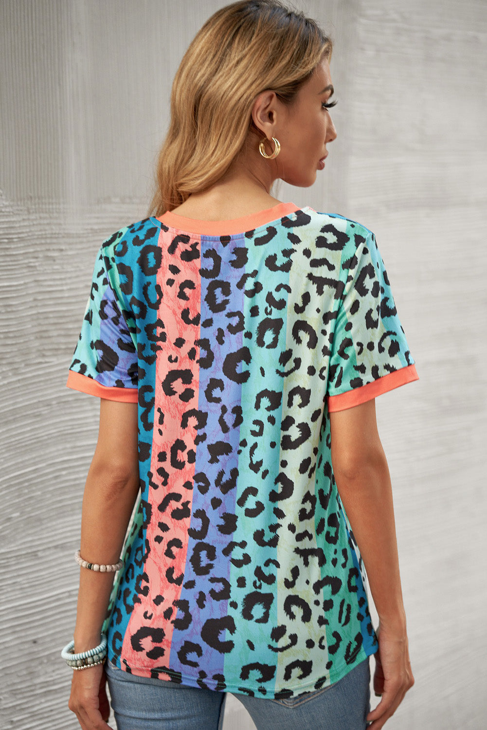 T-shirt  .  Multicolor Base Leopard T-shirt